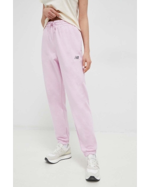 New Balance spodnie dresowe kolor różowy z aplikacją