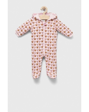 Guess kombinezon bawełniany niemowlęcy kolor różowy