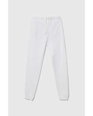 United Colors of Benetton spodnie dresowe bawełniane dziecięce kolor biały gładkie
