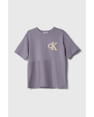 Calvin Klein Jeans t-shirt bawełniany dziecięcy kolor fioletowy z aplikacją