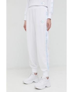 Armani Exchange spodnie dresowe damskie kolor biały z aplikacją