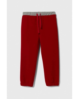 United Colors of Benetton spodnie dresowe dziecięce kolor czerwony wzorzyste