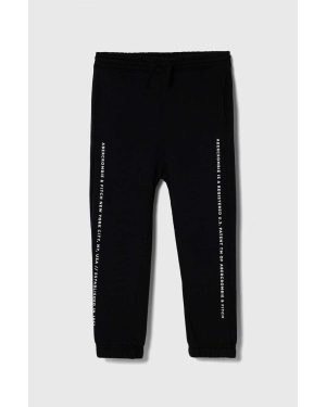 Abercrombie & Fitch spodnie dresowe dziecięce kolor czarny z nadrukiem