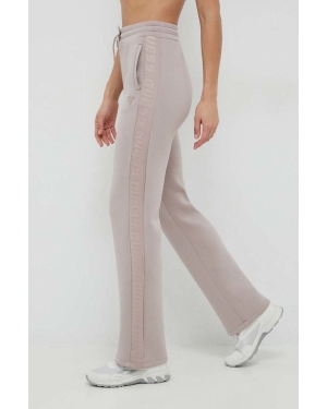 Guess spodnie dresowe damskie kolor fioletowy z nadrukiem