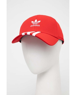 adidas Originals czapka z daszkiem kolor czerwony z aplikacją IS4631