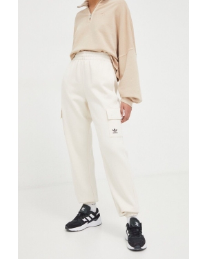 adidas Originals spodnie dresowe Essentials Fleece Cargo kolor beżowy gładkie IR5906
