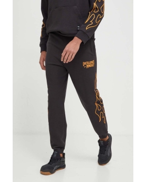 Puma spodnie dresowe bawełniane kolor czarny z nadrukiem 624761