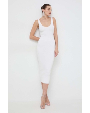 Bardot sukienka kolor biały maxi dopasowana