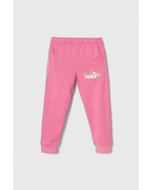 Puma spodnie dresowe dziecięce ESS+ SUMMER CAMP Sweatpants TR kolor różowy z nadrukiem