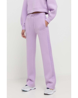 Guess spodnie dresowe kolor fioletowy z nadrukiem