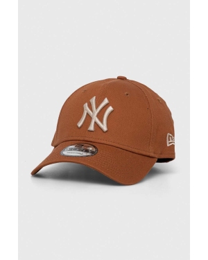 New Era czapka z daszkiem bawełniana kolor brązowy z aplikacją NEW YORK YANKEES