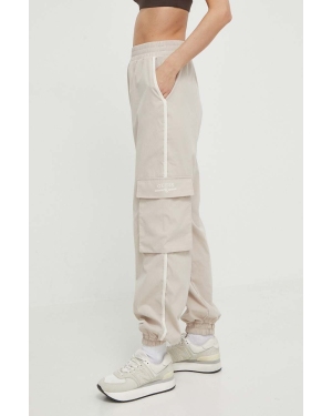 Guess spodnie dresowe ARLETH kolor beżowy z nadrukiem V4GB01 WG2Q0