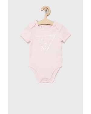 Guess body bawełniane niemowlęce kolor różowy