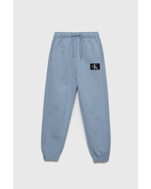 Calvin Klein Jeans spodnie dresowe bawełniane dziecięce kolor niebieski z aplikacją