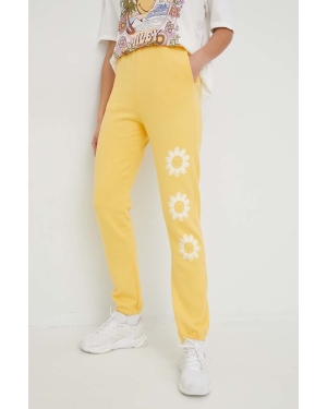 Billabong spodnie dresowe bawełniane X SMILEY damskie kolor żółty z nadrukiem